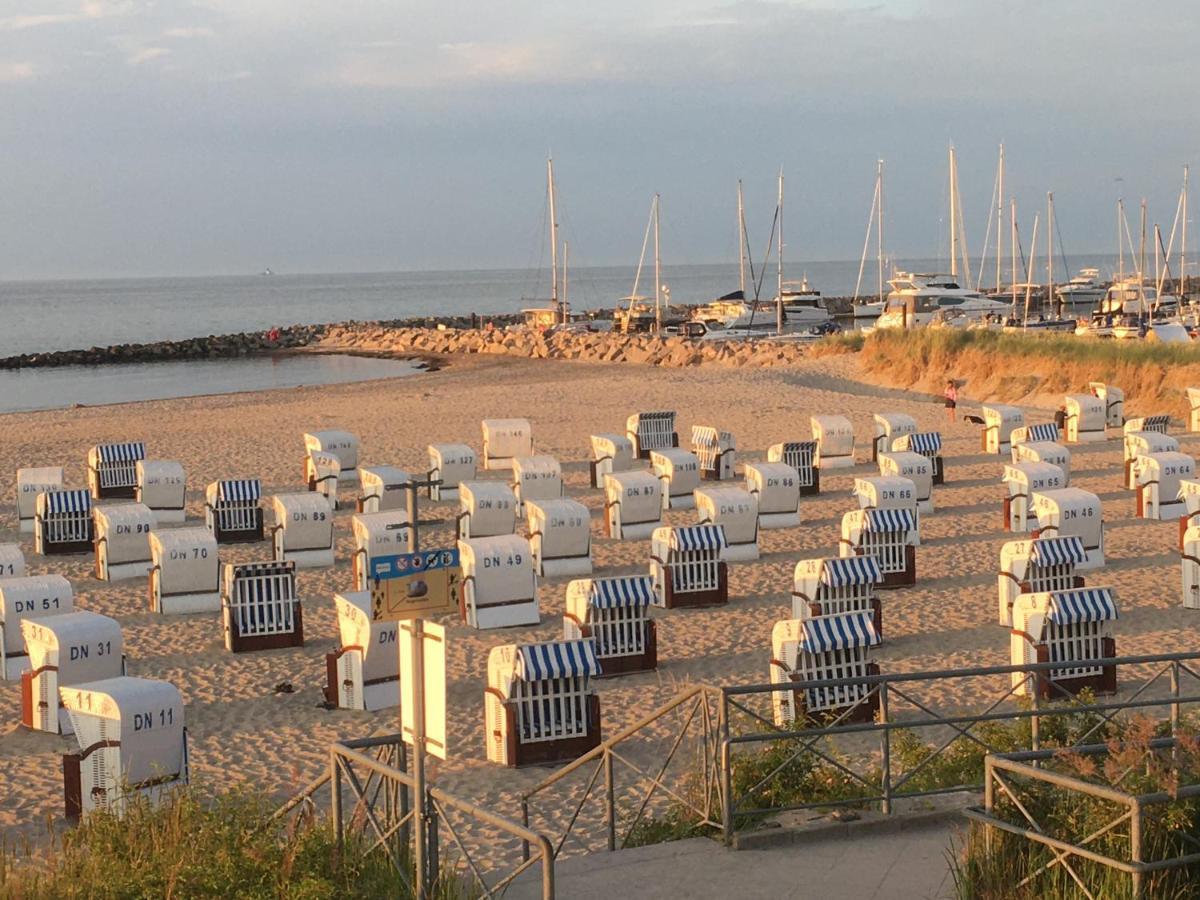 Fewo Strandstrasse - Fuehrt Auf Die Schoene Ostsee-Seebruecke Kuehlungsborn Luaran gambar